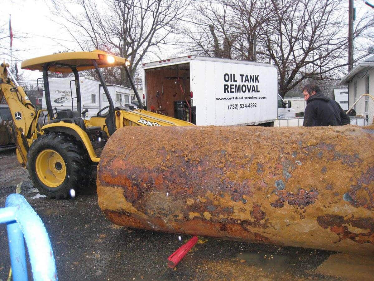 Oil removal truck